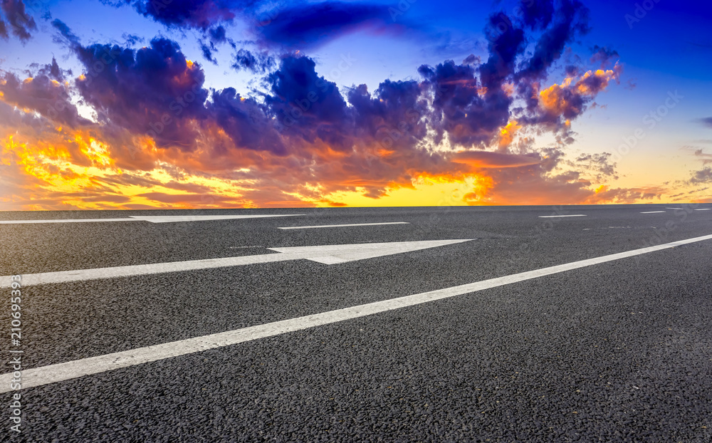 Fototapeta premium Asphalt road and sky cloud landscape