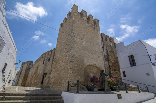 Parte de las almenas de la muralla del castillo de Vejer de la Frontera en Andalucía photo