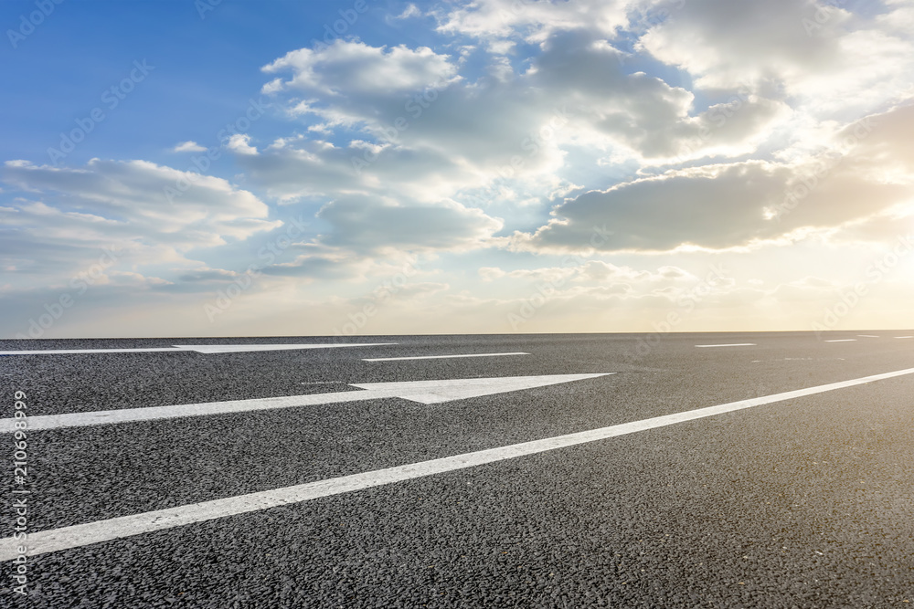 Fototapeta premium Asphalt road and sky cloud landscape