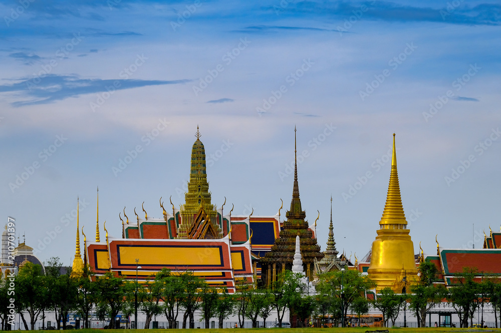 Naklejka premium Wat Phra Kaew, Temple of the Emerald Buddha, Bangkok, Thailand.