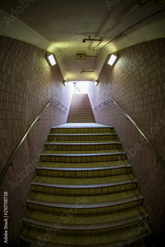 地下道の階段