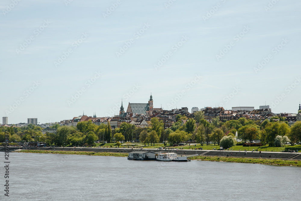 Obraz premium City over the river. Warsaw over the Vistula. The old town is the Polish and Viennese Boulevards. Old and owen parts of the city. Architecture. Temples and churches. High-rise buildings and historic