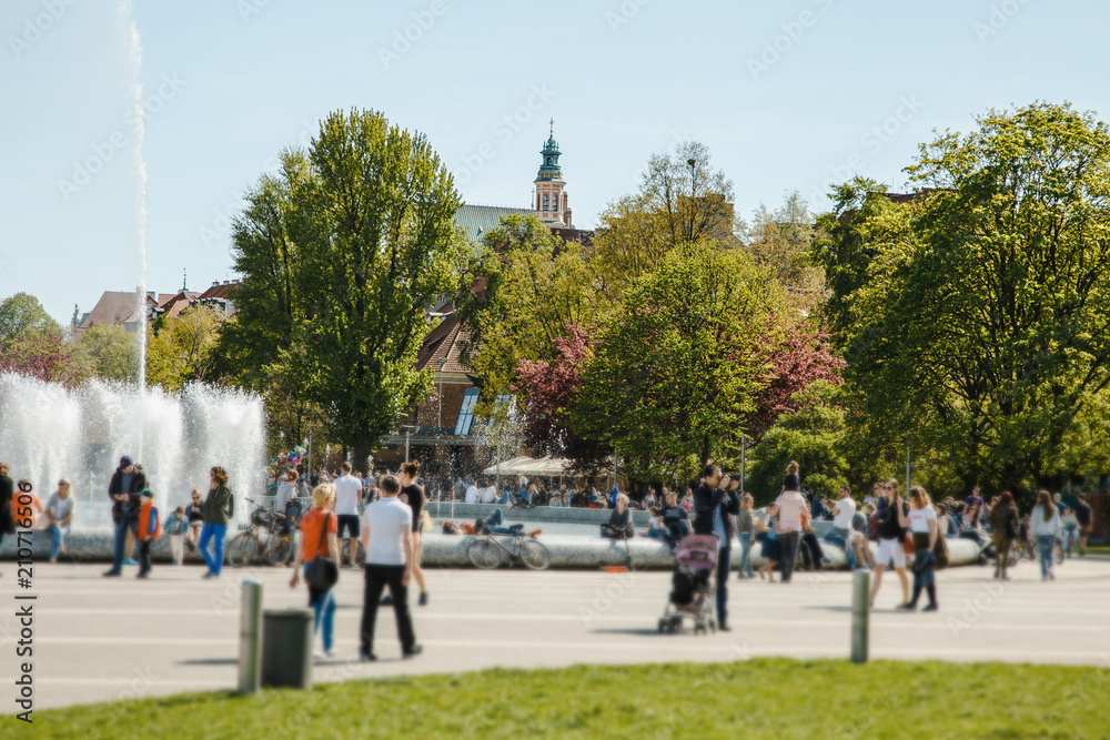 Obraz premium City over the river. Warsaw over the Vistula. The old town is the Polish and Viennese Boulevards. Old and owen parts of the city. Architecture. Temples and churches. High-rise buildings and historic