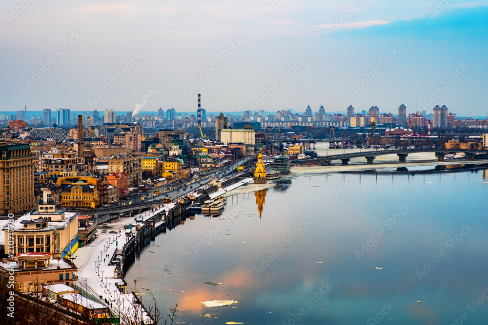 Obraz premium Aerial view of Podol and Dnipro river in the evening in Kyiv, Ukraine