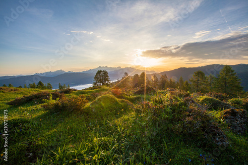 Sch  ner Sonnenaufgang auf der Lackenalm in Flachau