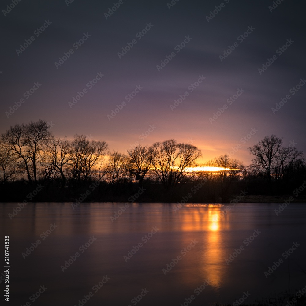 Sonnenuntergang am Wasser Sonnenuntergang am Wasser