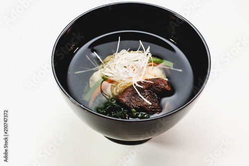 Bouillon, soja et champignon