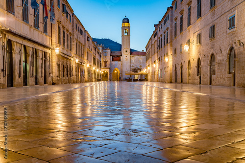 Naklejka na ścianę Stary miasteczko Dubrovnik przy zmierzchem, Dalmatia, Chorwacja