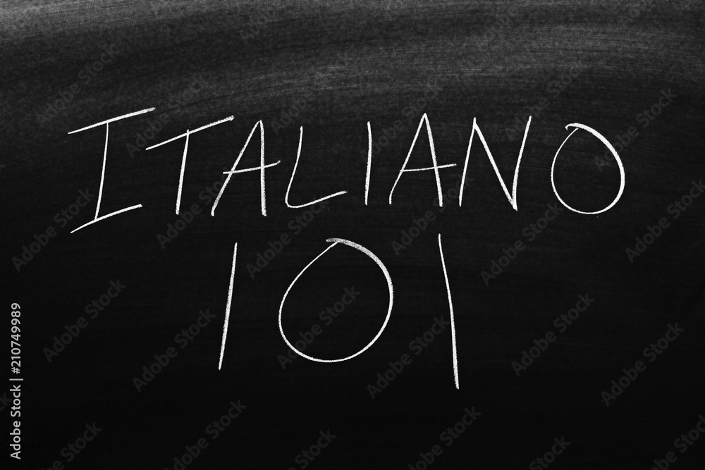 Obraz premium The words Italiano 101 on a blackboard in chalk. Translation: Italian 101