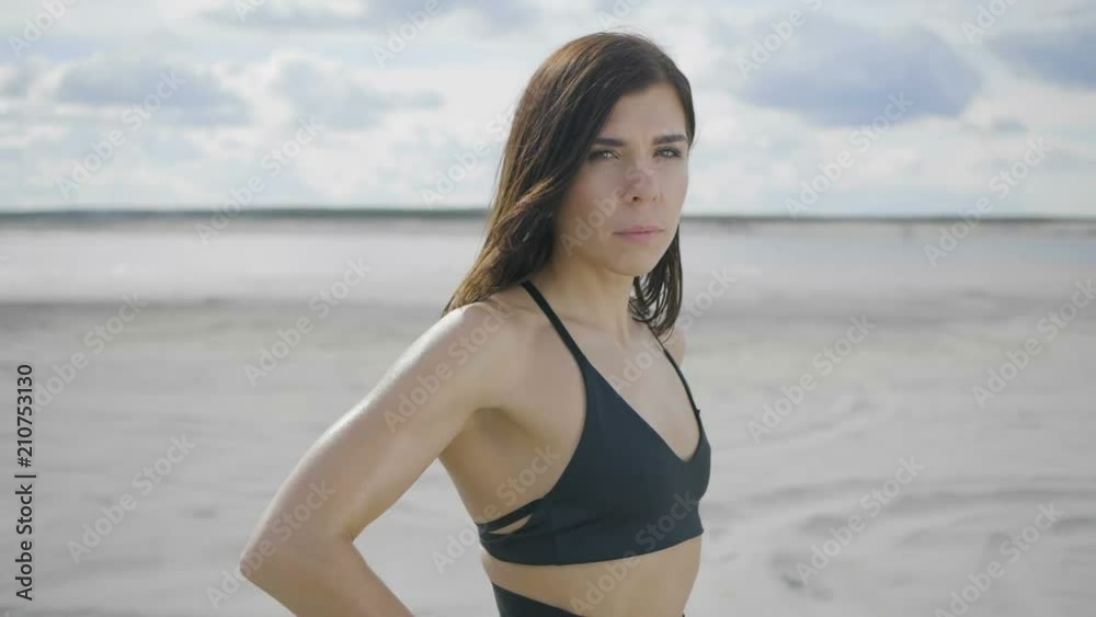 Attractivewoman is making warming up Attractivewoman is making warming up
