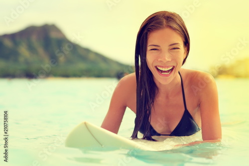 Photography Happy Asian girl taking a surf class having fun surfing on surboard in Waikiki beach, Honolulu, OAHU, HAWAII