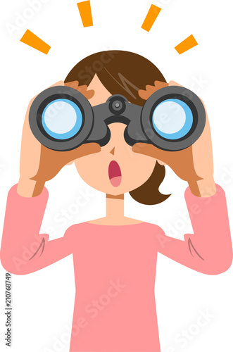双眼鏡を覗きなにかに気がつく若い女性　
