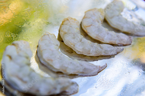 Fototapeta Naklejka Na Ścianę i Meble -  Fresh shrimp on a platter