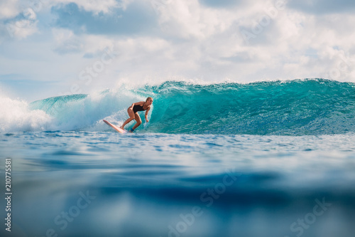 Canvas Print Surf girl on surfboard