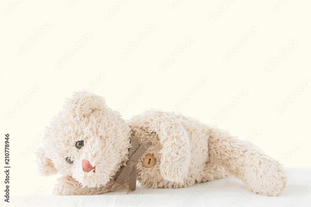 Fototapeta premium Cute little teddy bear lay down on the bed 