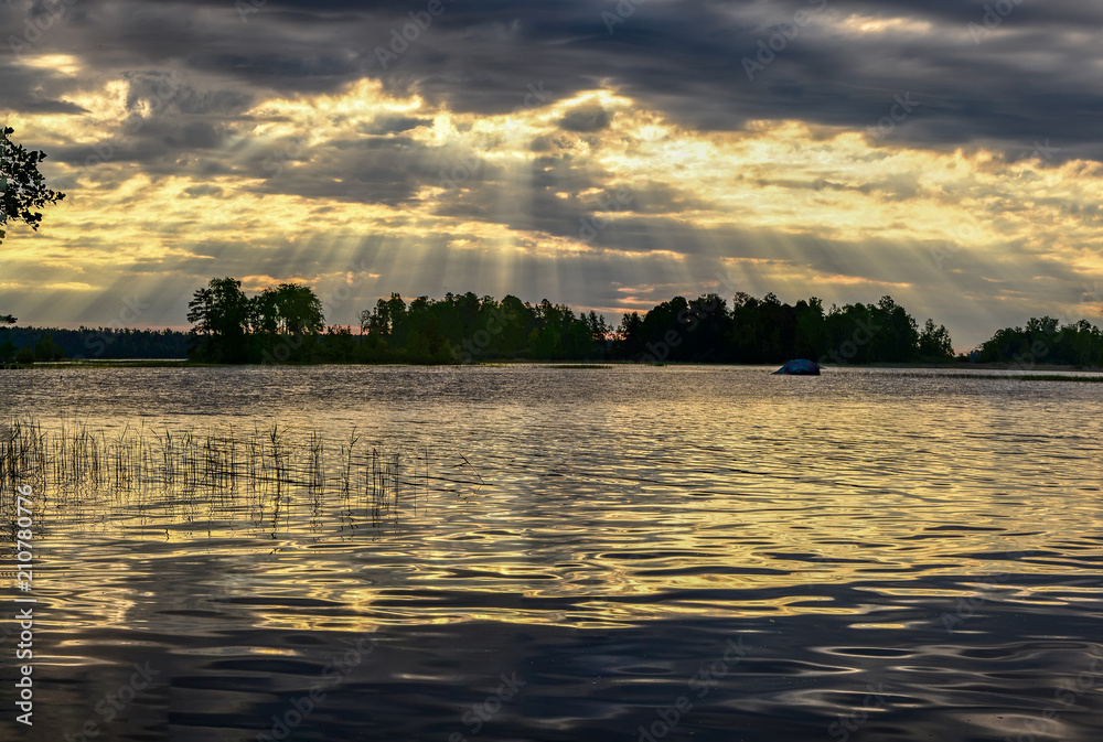 Obraz premium Summer dawn on lake Vuoksa in the Leningrad region. Priozersky district, the island of bad Luck located on lake Vuoksa.