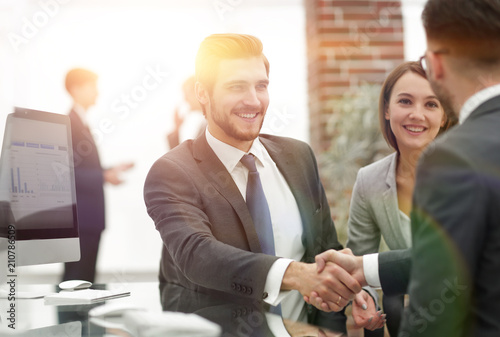 Quadro em tela happy man introducing businesswoman to business partners