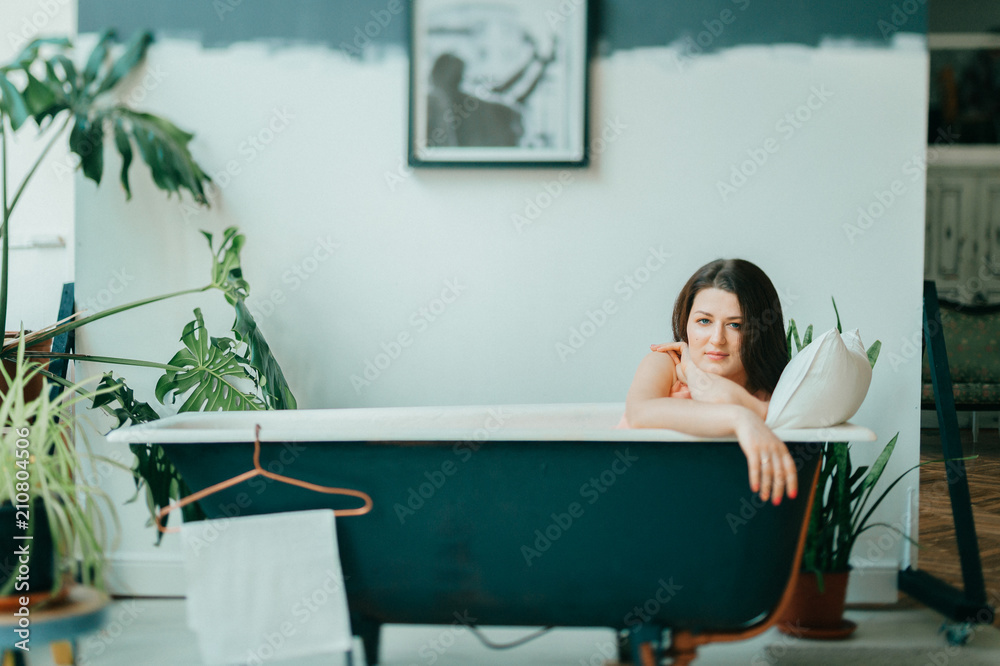 Lady weird How French girls take a bath