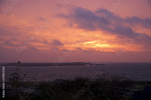 Feuriger Sonnenaufgang   ber Helgoland