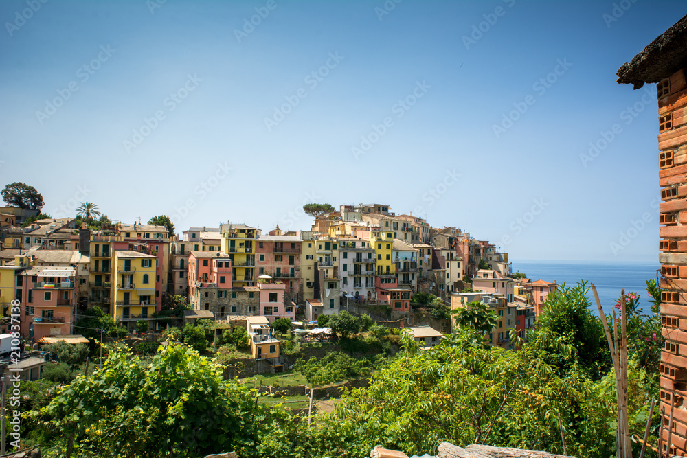 Obraz premium Horizontal View of the city of Corniglia on Blue Sky and Sea Background in the Italian National Park of the Cinque Terre.