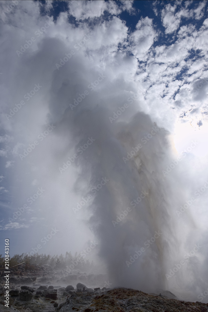 Major Eruption of Steamboat Geyser
