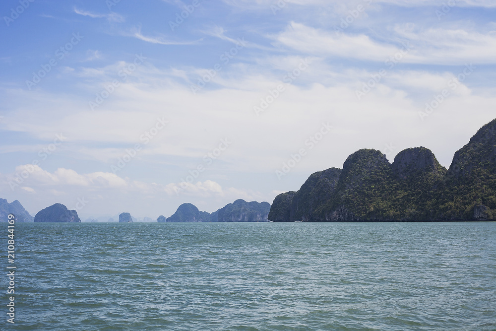 Obraz premium Seascape with islands silhouette, Phuket, Thailand