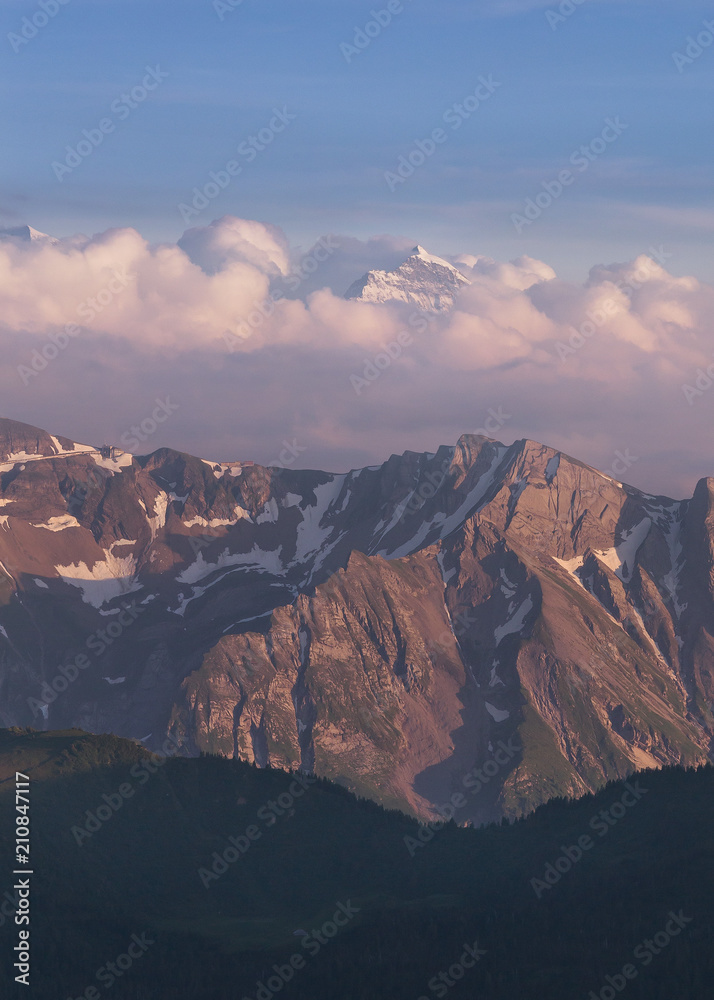 berg aus Wolke