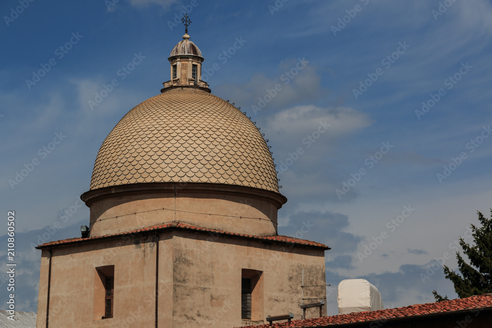 Die Kuppel der Camposanto Monumentale am Platz Piazza dei Miracoli, Pisa, Toskana, Italien