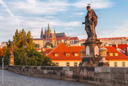Obraz na płótnie Prague castle in the early morning from Charles bridge with beautiful statue on the foreground. Prague, Czech Republic w salonie