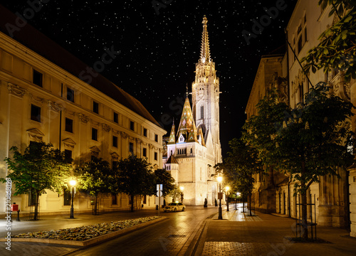 Fototapeta Naklejka Na Ścianę i Meble -  St. Matthias Church in Budapest at night