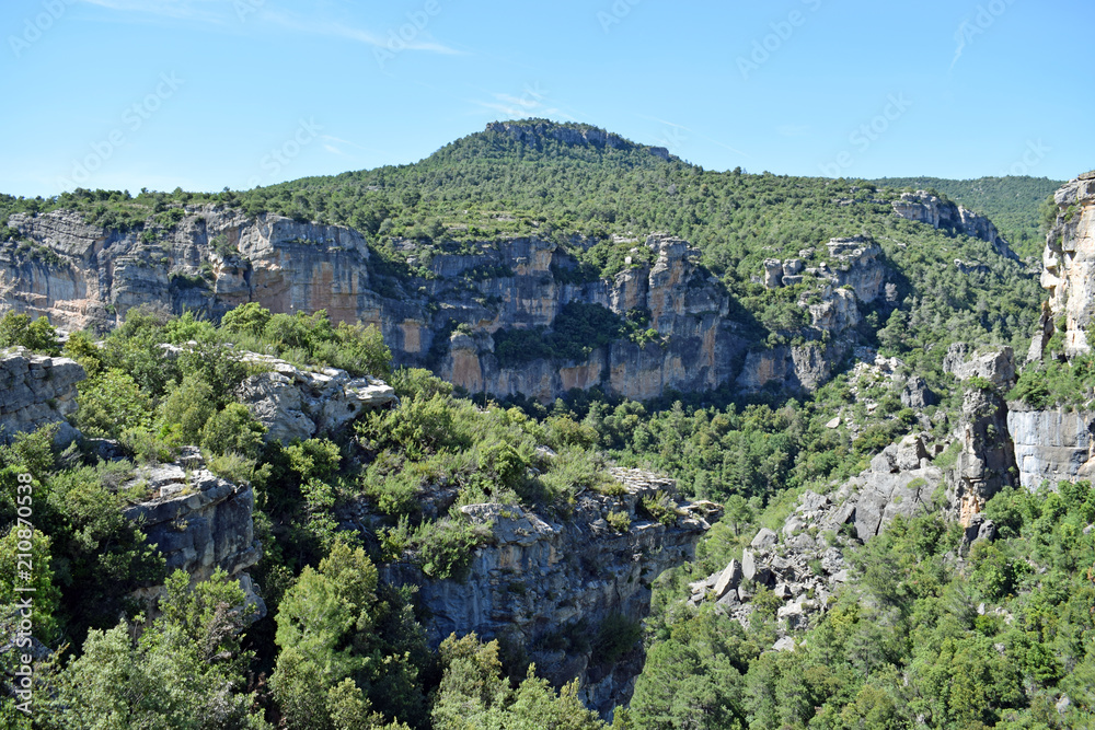 

Cañón en montaña de Tarragona
