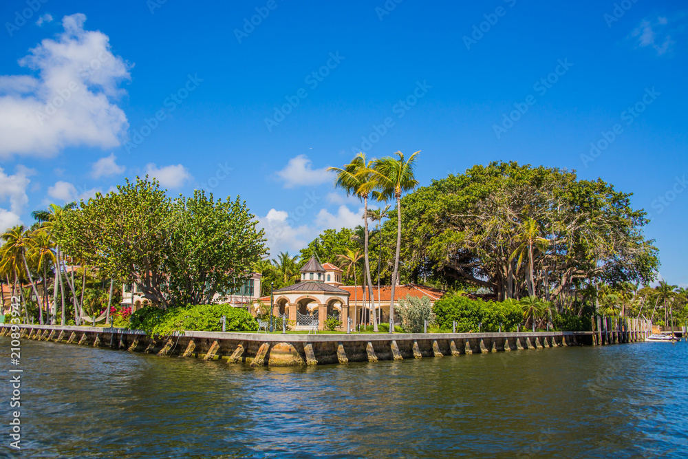 Large House in Fort Lauderdale Large House in Fort Lauderdale