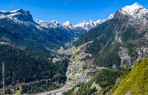 Alpine valley in the Dolomites, Italy © kovgabor79