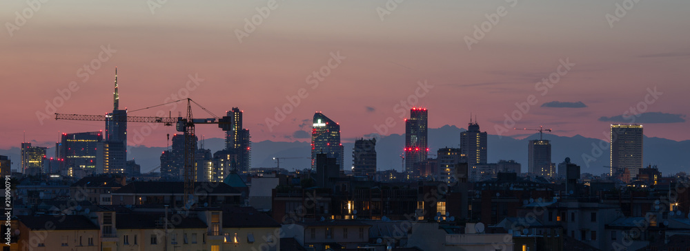 Fototapeta premium Panoramę Mediolanu w nocy