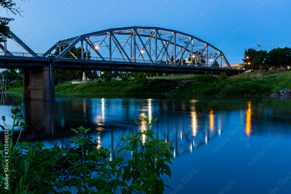 Obraz premium Connecting East to West.....