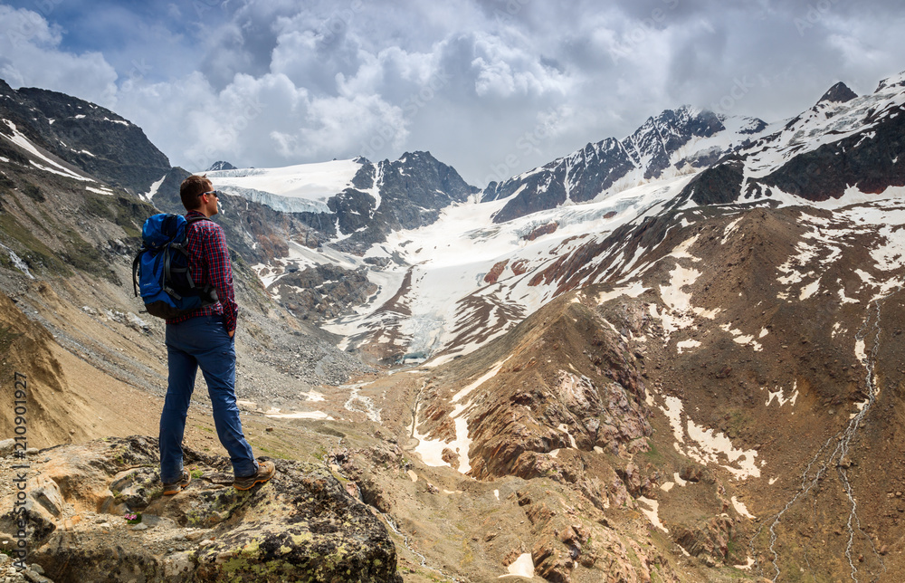 Hiker looking at a glacier in south tyrol / Wanderer mit Gletscherblick in Südtirol Hiker looking at a glacier in south tyrol / Wanderer mit Gletscherblick in Südtirol