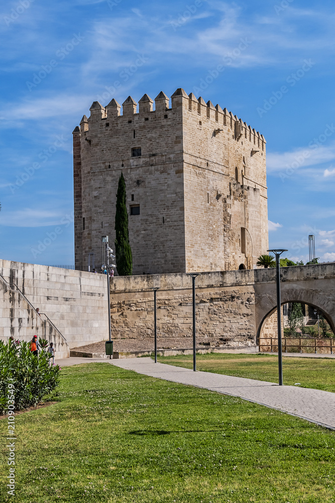 Fototapeta premium View of Calahorra Tower. Tower of Calahorra - fortress of Islamic origin conceived as an entrance and protection of the Roman Bridge of Cordoba across Guadalquivir River. Cordoba, Andalusia, Spain.
