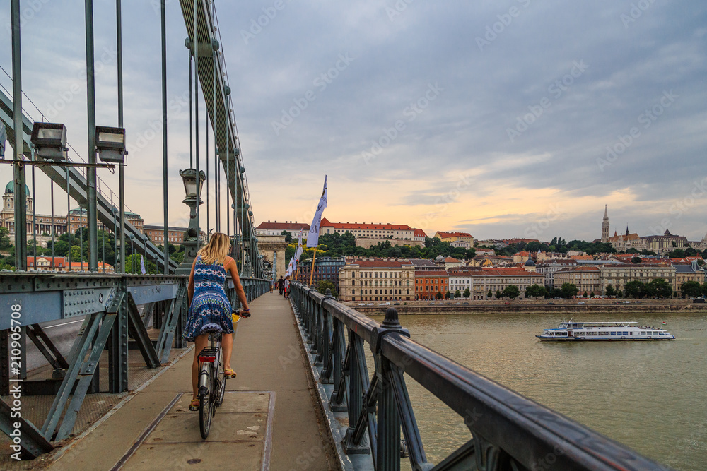 Rowerzystka w Budapeszcie