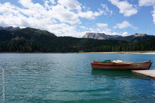Einsames Boot auf dem See