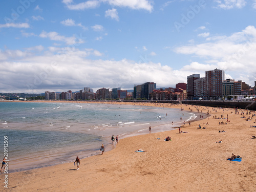 Summer holidays in Gijón (Asturias, north of Spain). San Lorenzo beach view. © sasacadenas