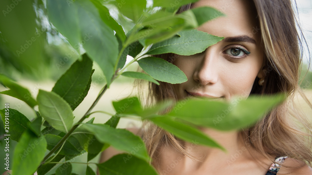 Naklejka premium Gorgeous woman at nature