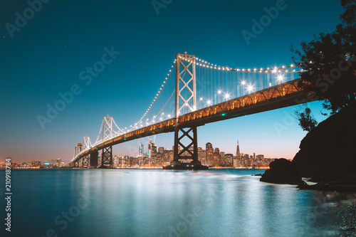 Obraz na płótnie San Francisco skyline with Bay Bridge at twilight, California, USA w salonie
