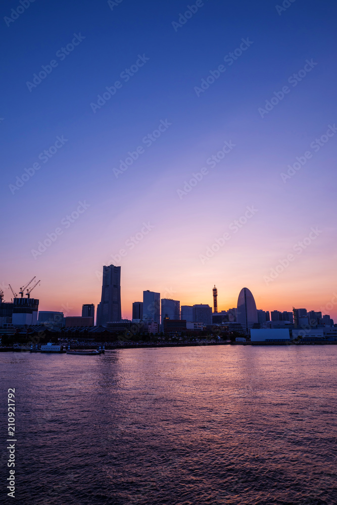 横浜みなとみらいの夕景