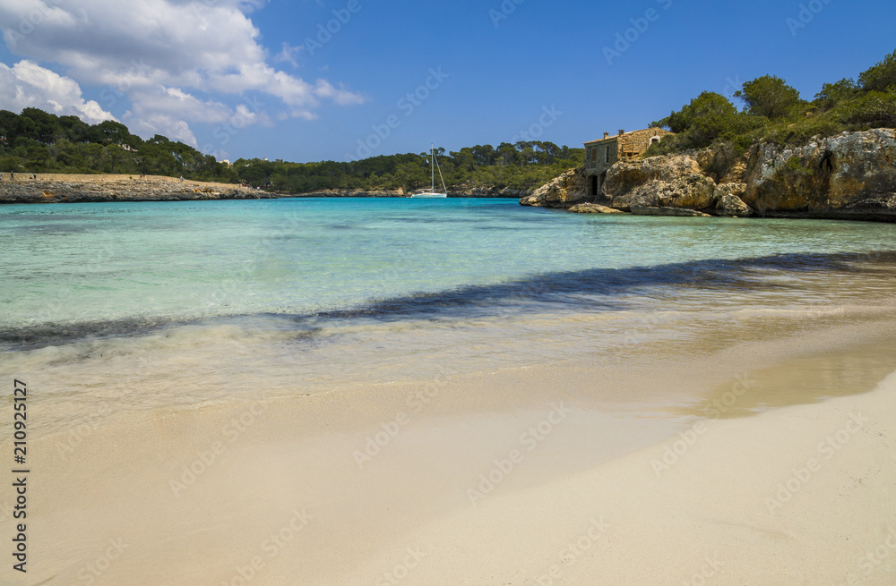 Strandurlaub Mallorca Sommer mit blauen Himmel 