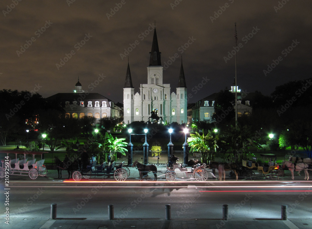 Fototapeta premium New Orleans St Louis Cathedral & Jackson Square at night