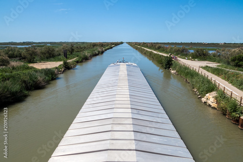 Péniche sur le canal