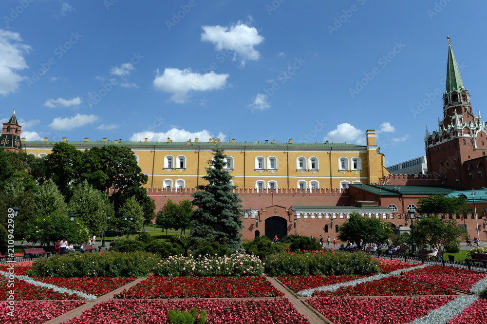 Alexander garden at the walls of the Moscow Kremlin.