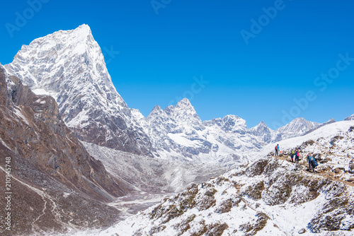Beautiful snow mountain views on route to Everest Base Camp © Sunanta