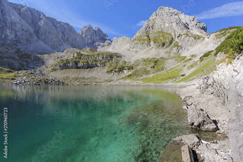 Fototapeta Naklejka Na Ścianę i Meble -  Drachensee Tirol mit glasklarem Gebirgswasser