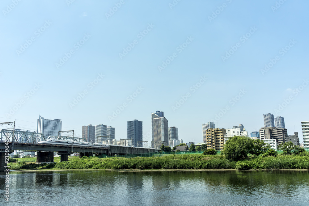 多摩川越しに望む武蔵小杉高層ビル群